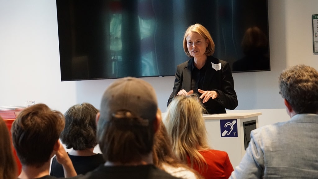 Michaela Springhorn, Stadtbaurätin Hansestadt Buxtehude, erläutert die Pläne der Stadt
