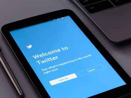 Twitter_ Fake News